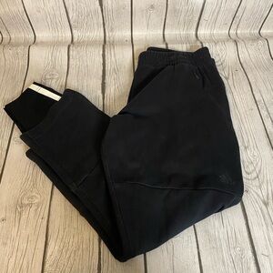 Adidas badge of sport jogger